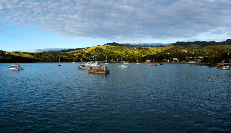 Akaroa, en Nueva Zelanda. Desde luego no le falta encanto como refugio en caso de apocalipsis. Foto: Bernard Spragg. NZ